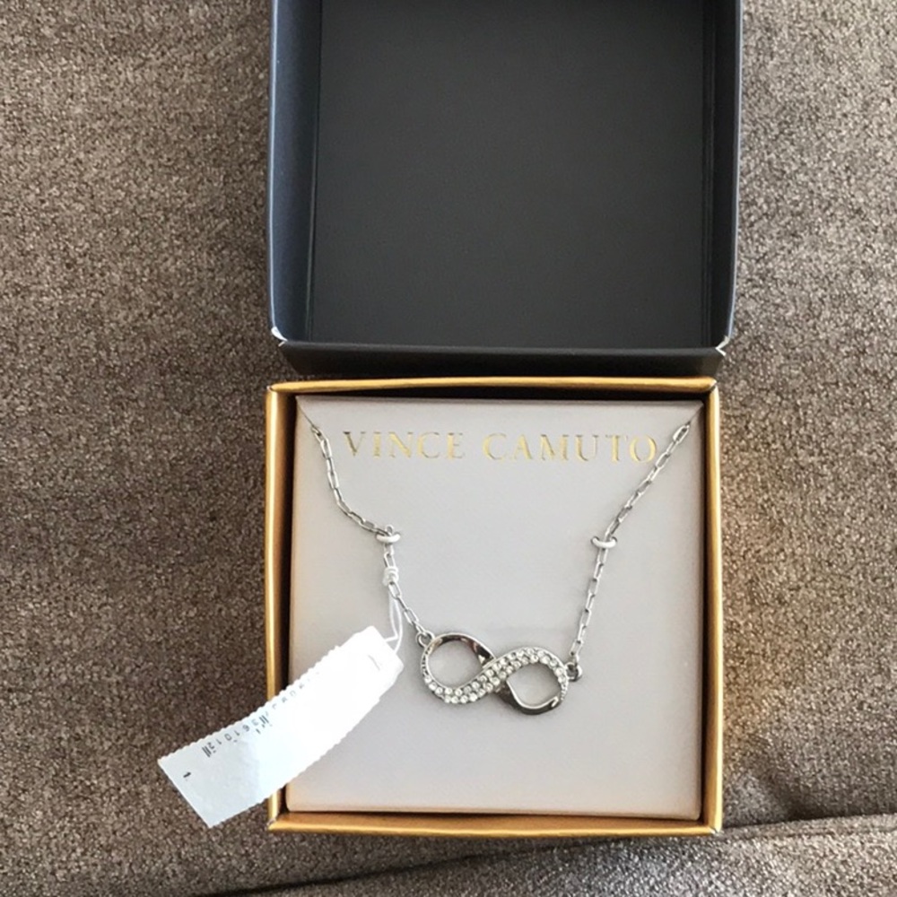 Neckless Vince Camuto